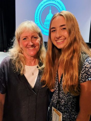 Claire Stowe with Pulitzer prize-winning photojournalist Carol Guzy at the 2019 Washington Journalism and Media Conference